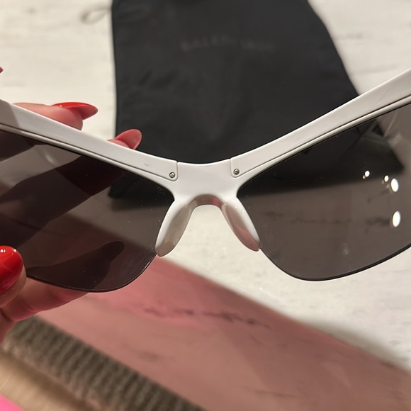 BALENCIAGA WIRE CAT SUNGLASSES - Picture 7 of 7